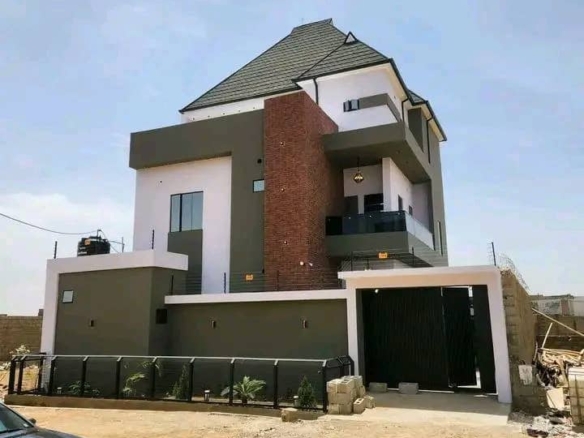 5 Bedroom House For Sale